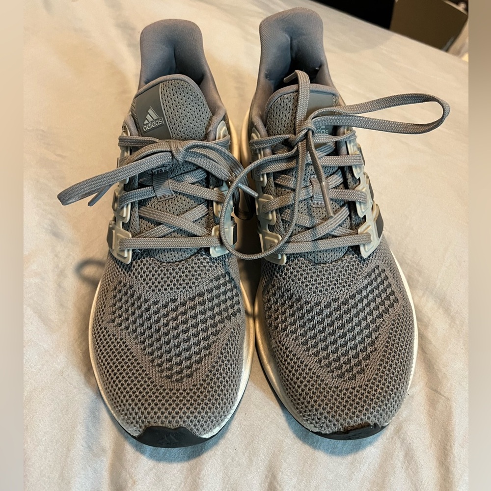 Adidas Size 7 Tennis Shoes